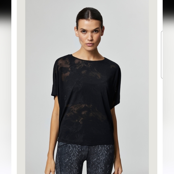 VARLEY ALMO TEE - BLACK SHEER Size Small Nwt - Picture 1 of 8
